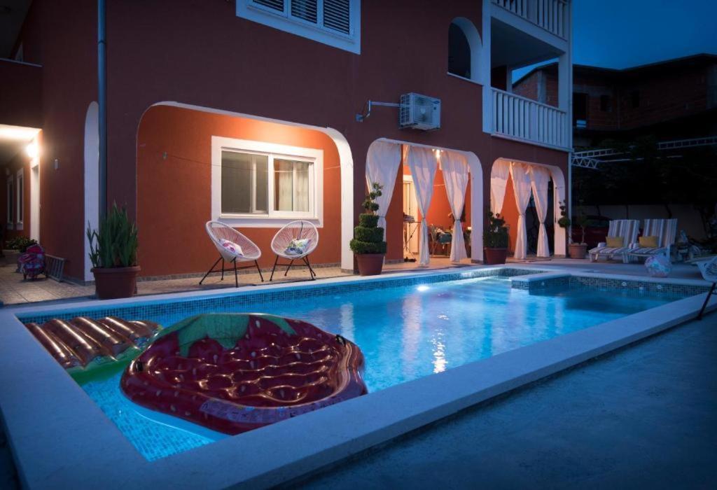 Villa J&J Apartments Residence With Swimming Pool Podstrana Exteriör bild