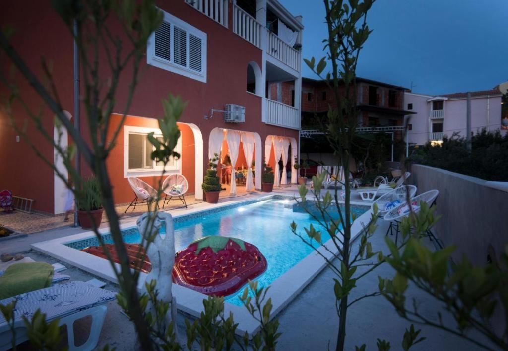 Villa J&J Apartments Residence With Swimming Pool Podstrana Exteriör bild