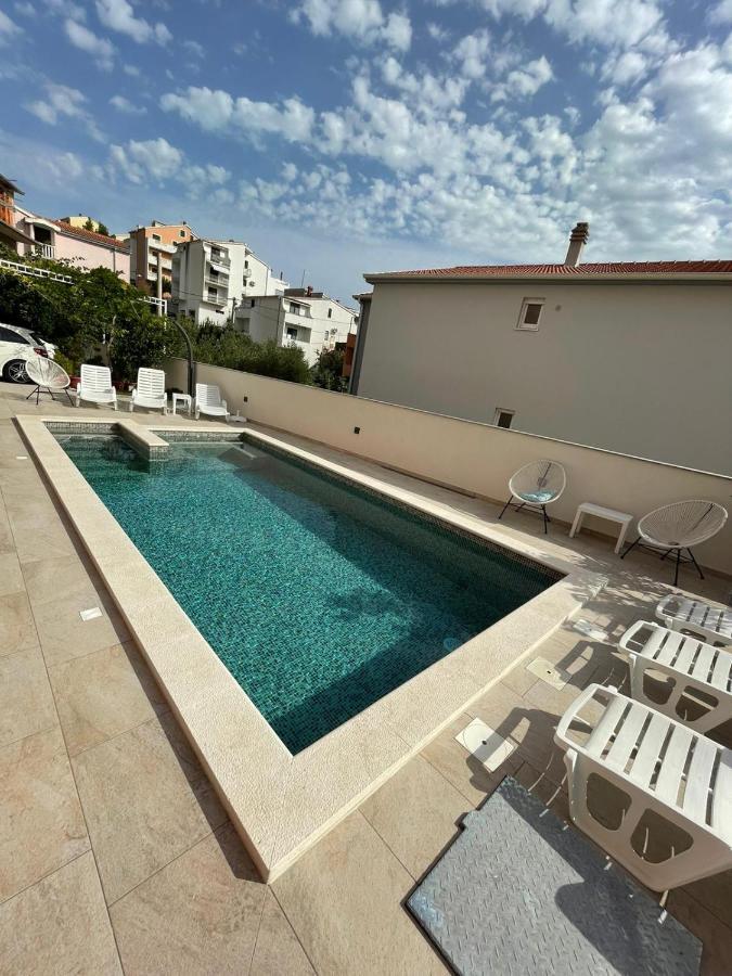 Villa J&J Apartments Residence With Swimming Pool Podstrana Exteriör bild