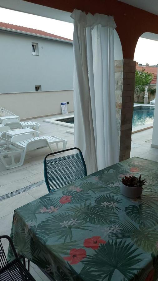Villa J&J Apartments Residence With Swimming Pool Podstrana Exteriör bild