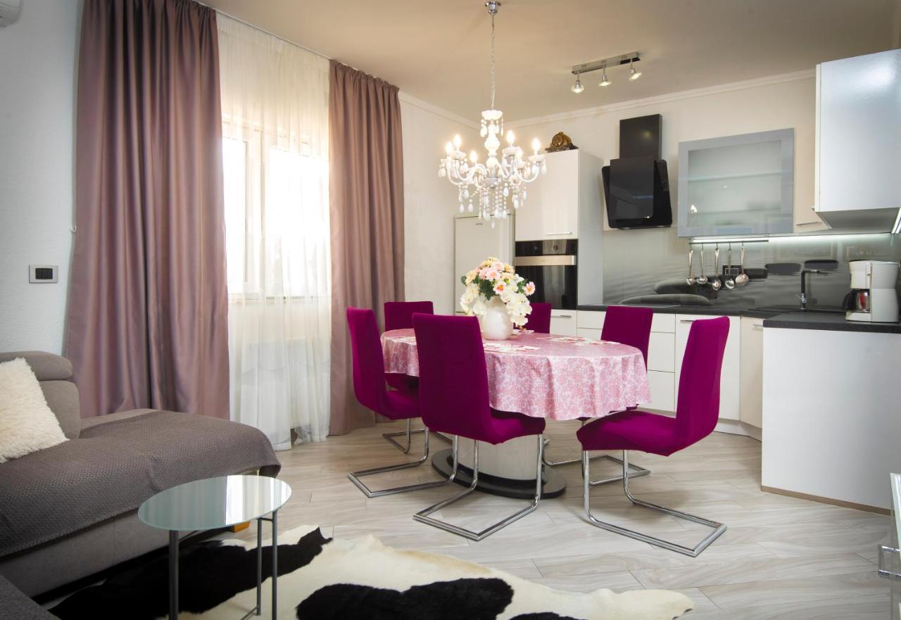 Villa J&J Apartments Residence With Swimming Pool Podstrana Exteriör bild